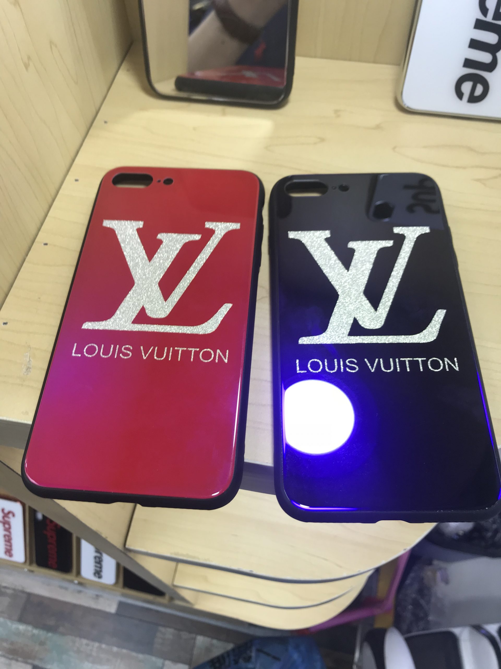 Силиконовые чехлы iPhone со стеклянным принтом под Louis Vuitton - Купить  запчасти и аксессуары для apple оптом